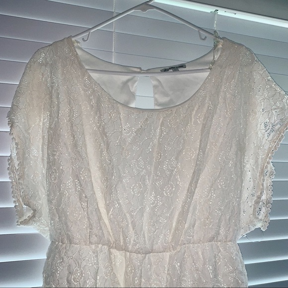 Embroidered romper - Picture 2 of 2